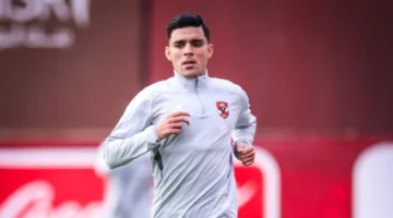 ناقد رياضي يكشف أرقام كارثية لأشرف بن شرقي مع الأهلي والزمالك